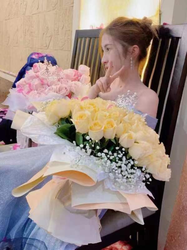 很有女友感的小姐姐