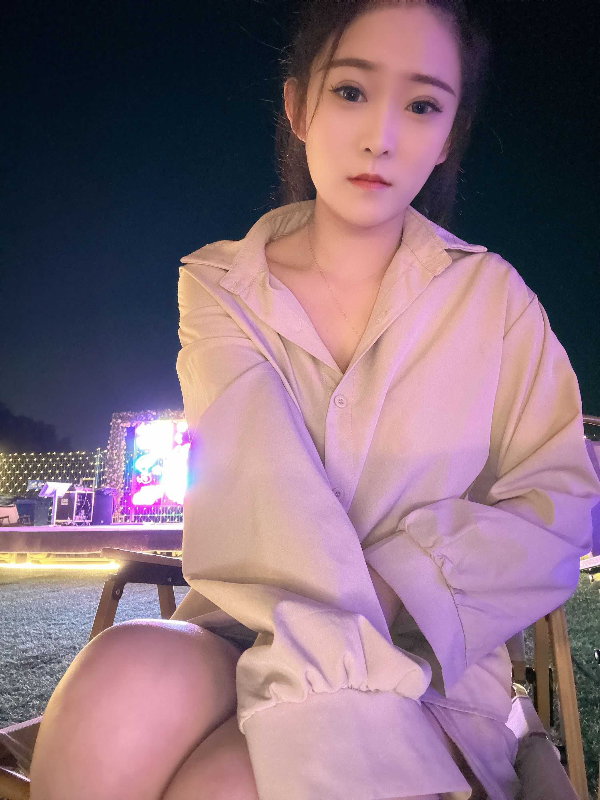 长相甜美，活泼开朗，身材火辣，态度乖巧，靠谱懂事。