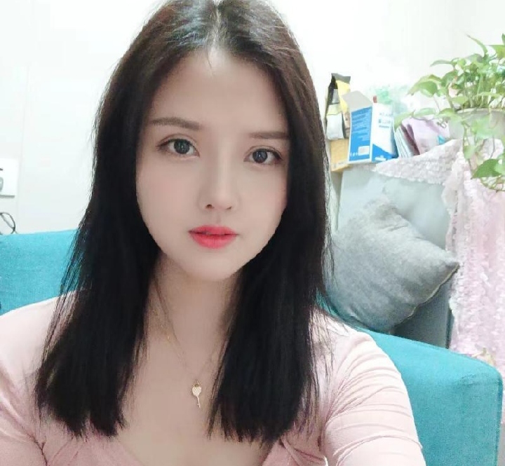 宝安大胸甜美李一桐