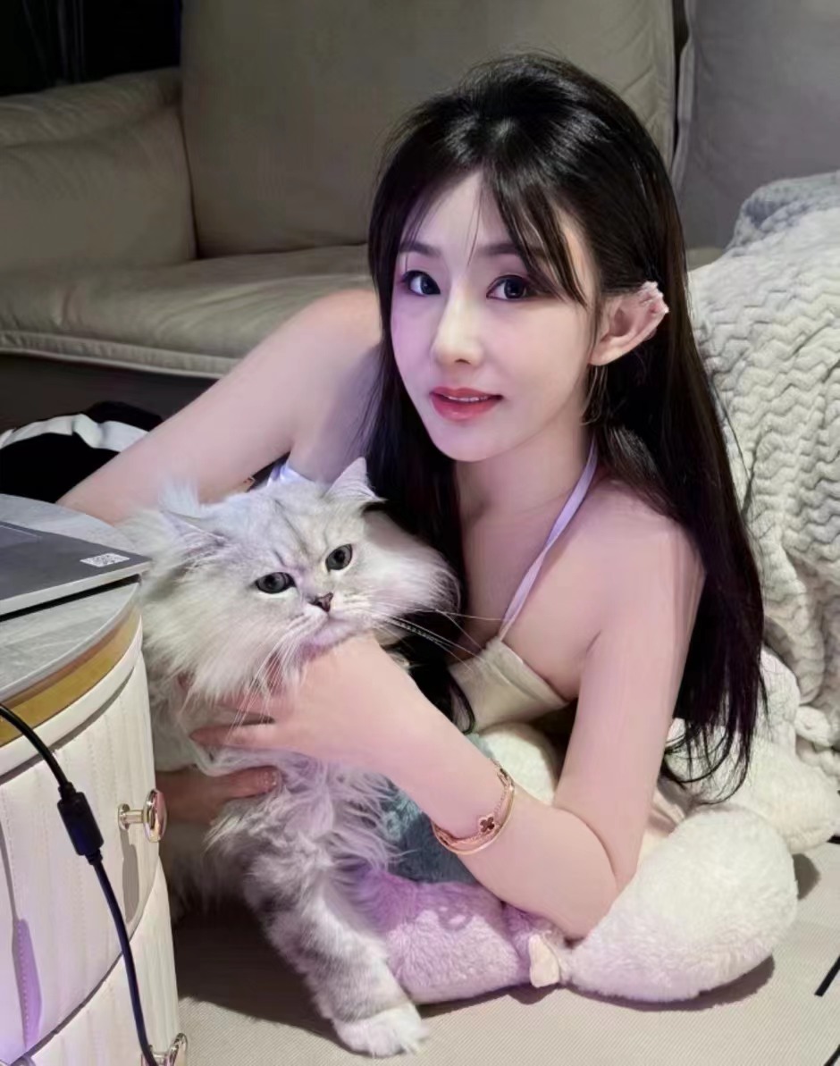 超级能舔的女人