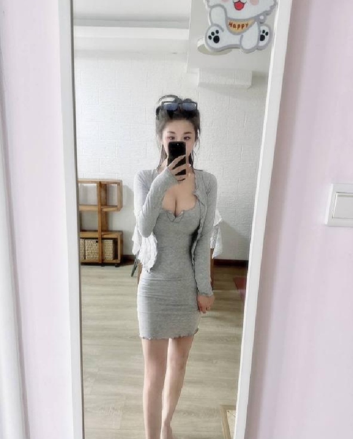 性感大胸火辣小美妞