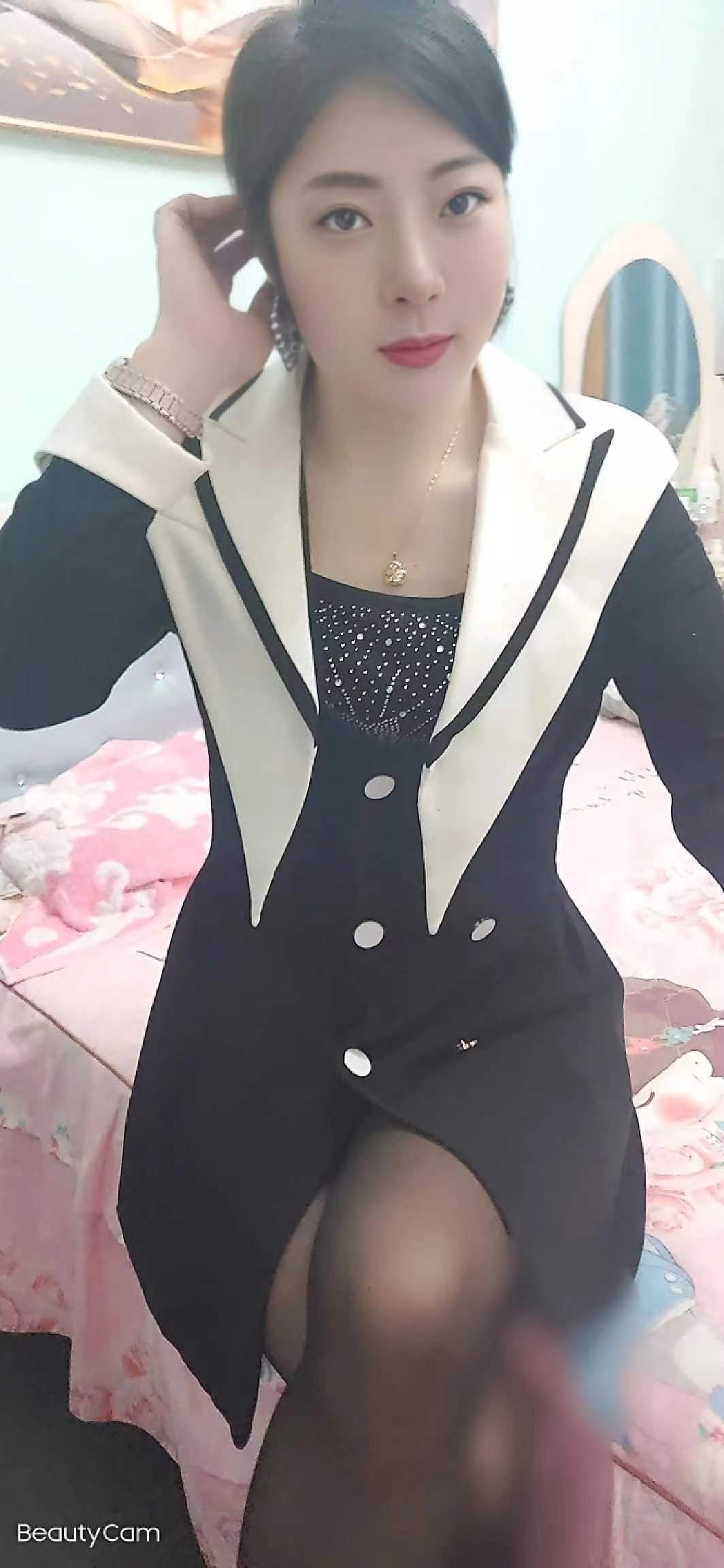 她本人很直爽，有心就加她