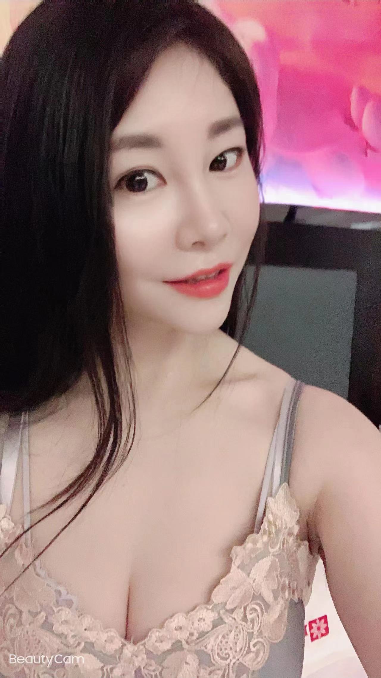 在床上很棒的妹子