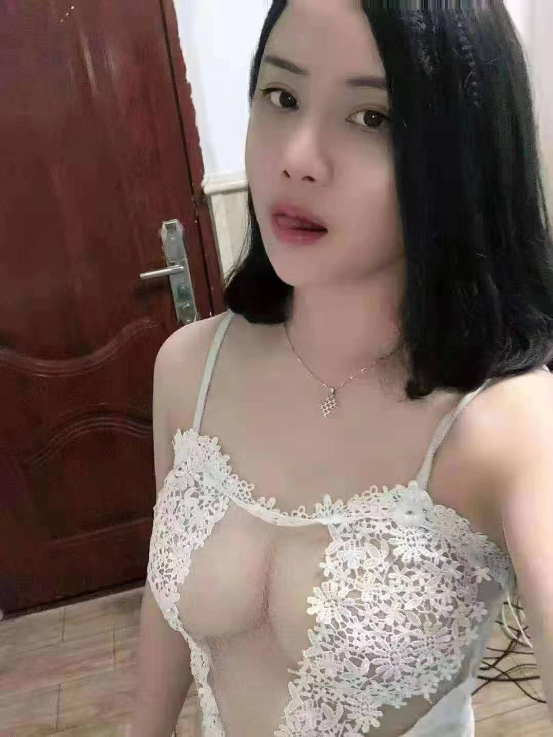 人很热情的小姐姐