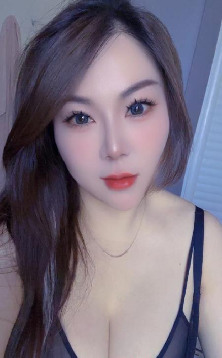 体验蜀山大奶黎黎