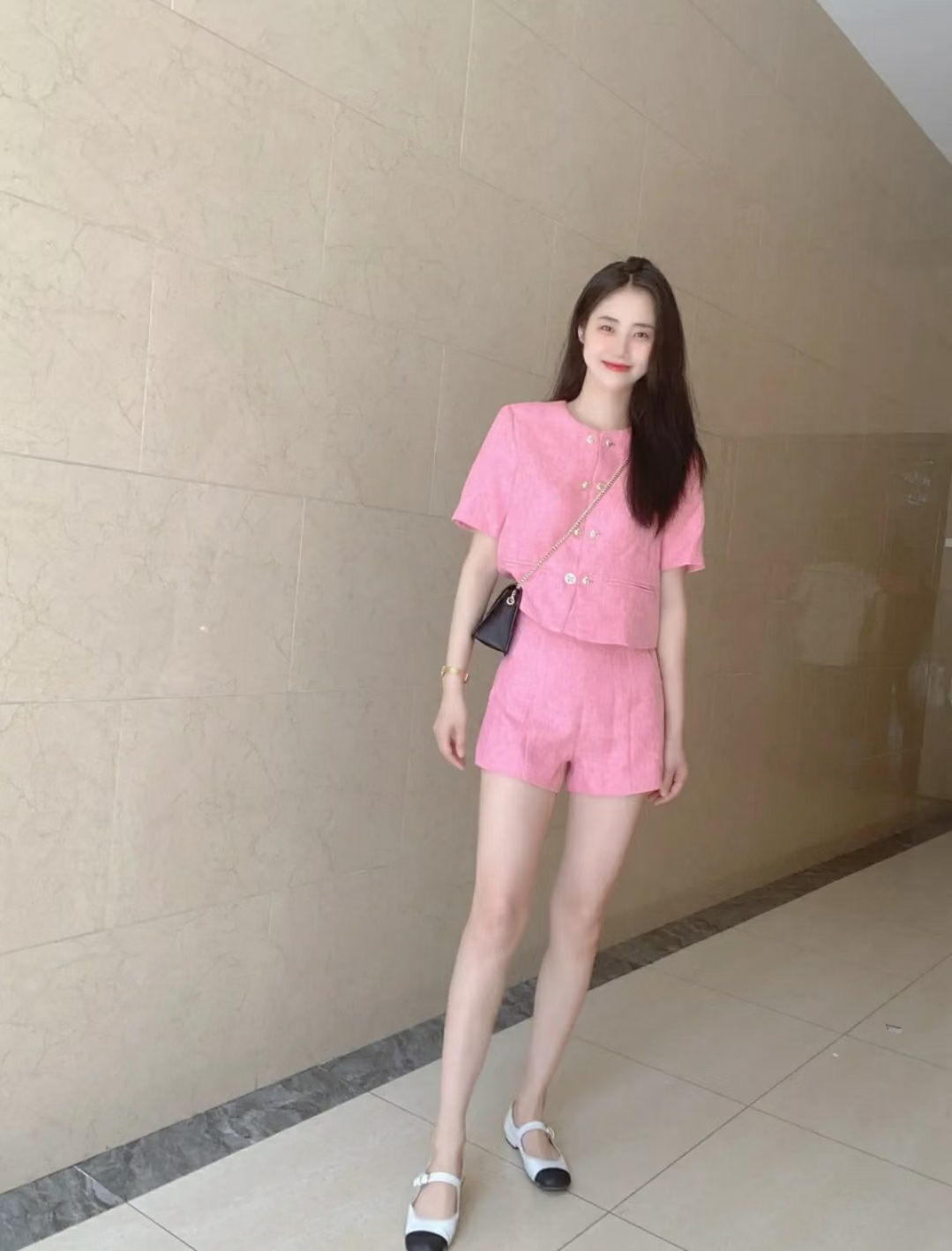 中原蜜汁水多兼职妹子