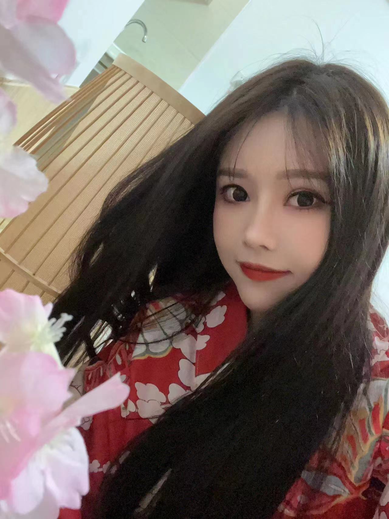 玩得很开的妹子