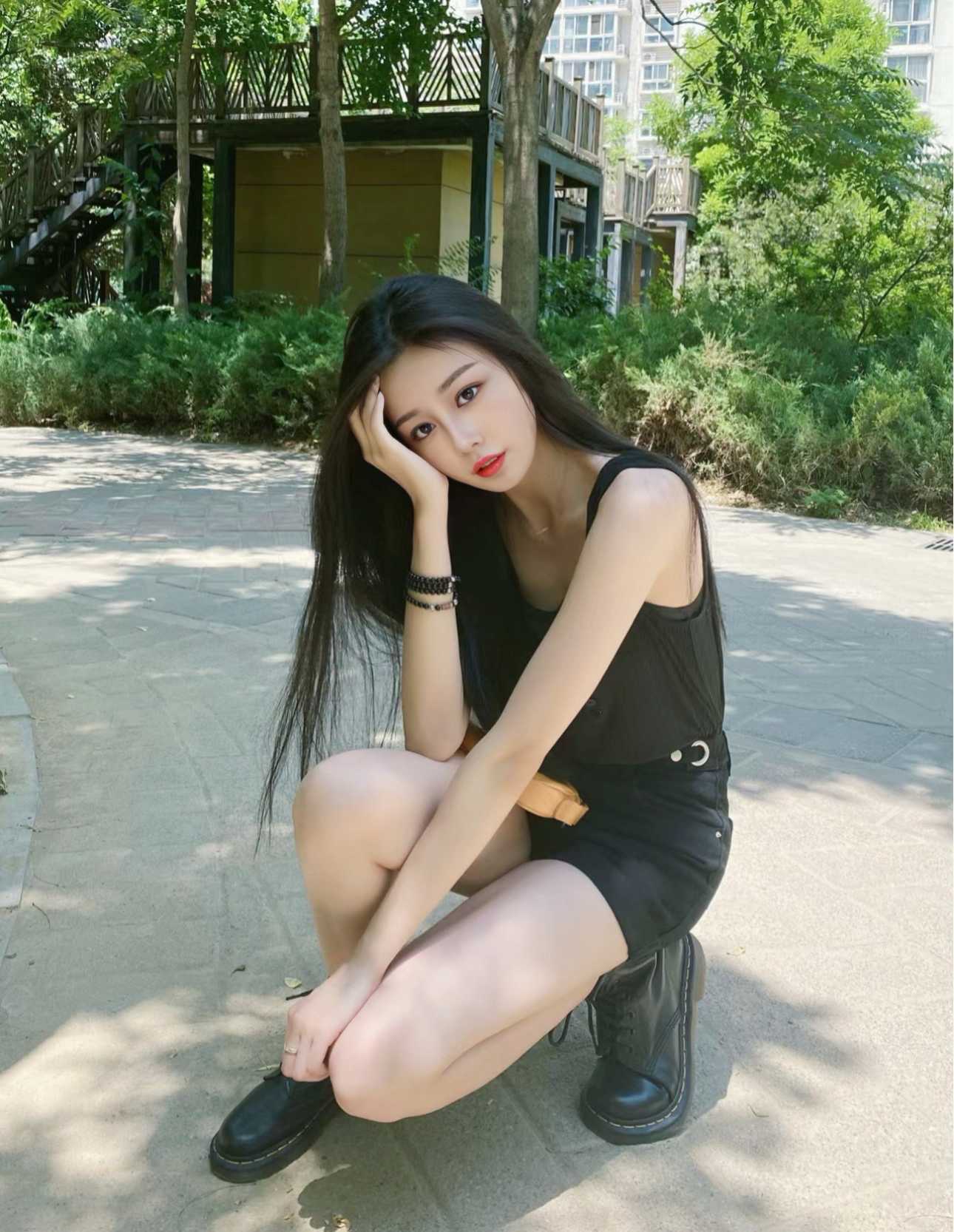 身材好皮肤很白有颜值