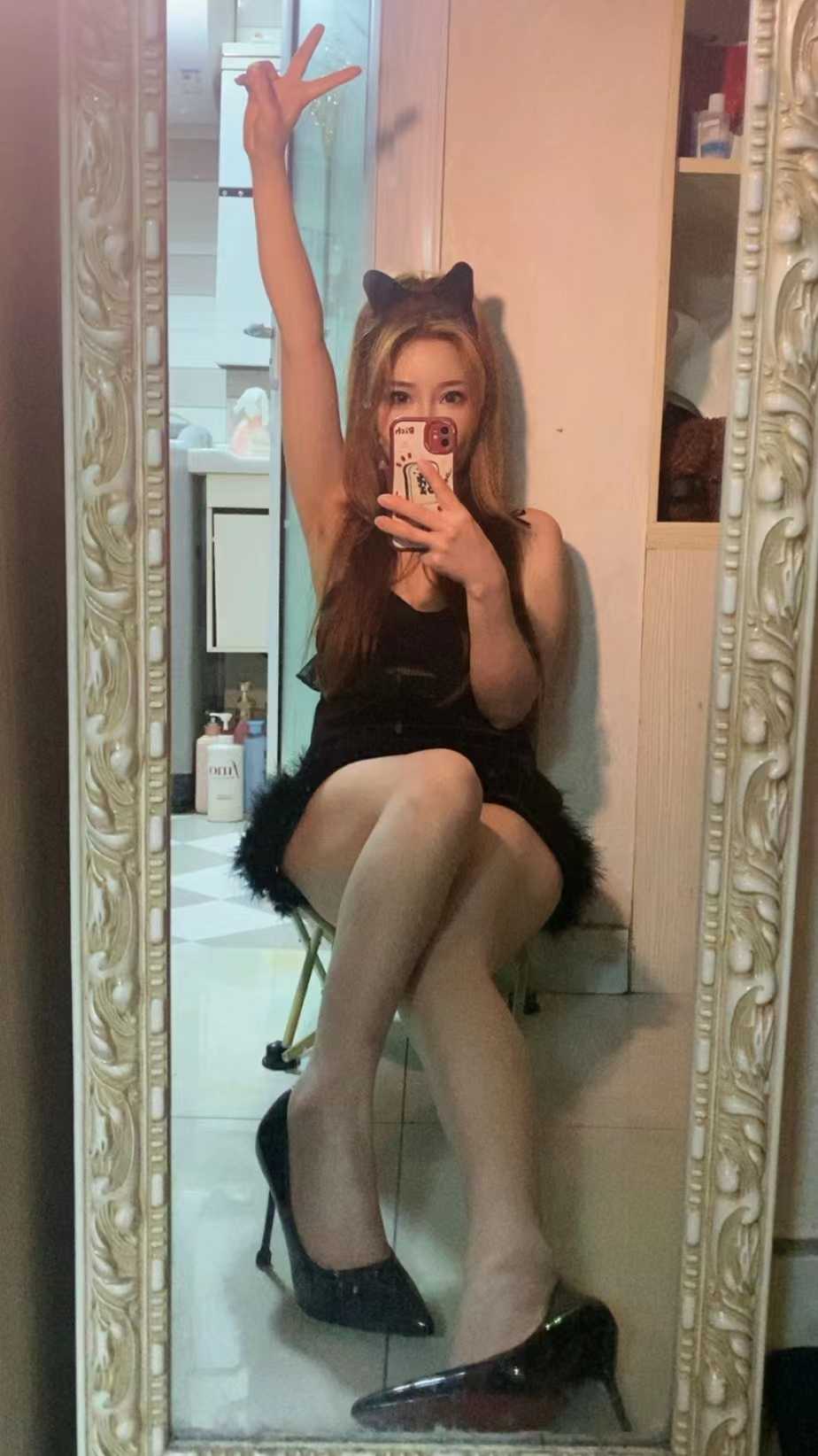 皮肤白白胸挺大