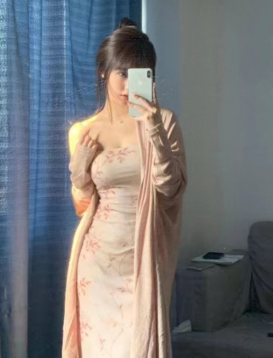 很开放的小姐姐一位