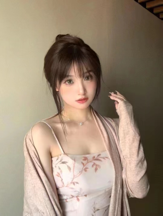 很开放的小姐姐一位