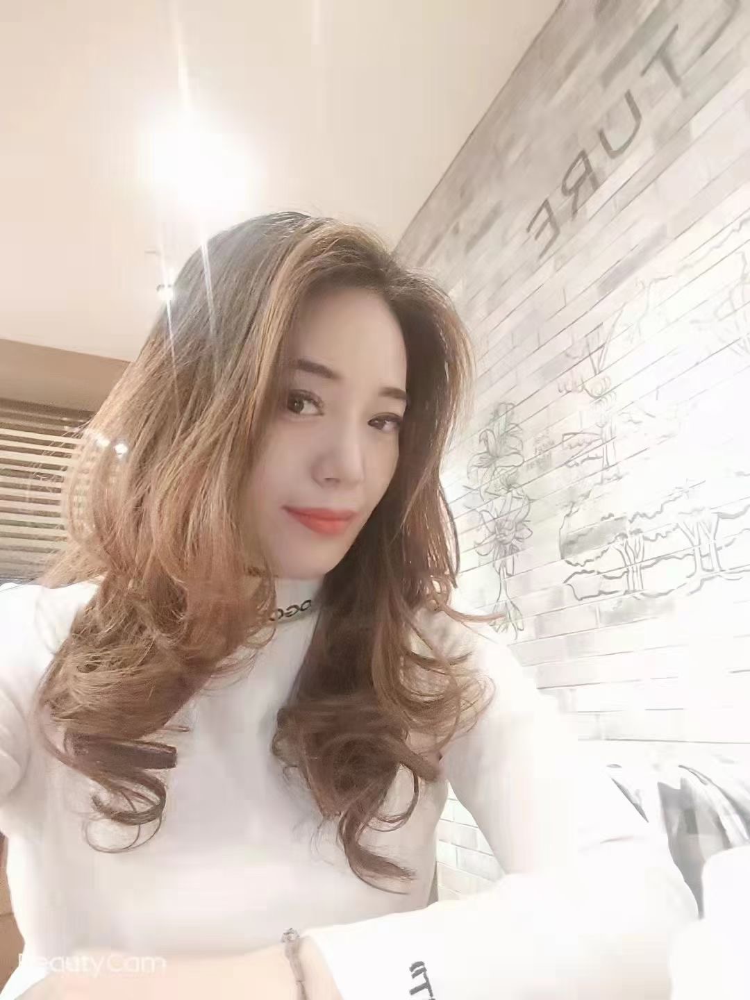 美甲店兼职小姐姐