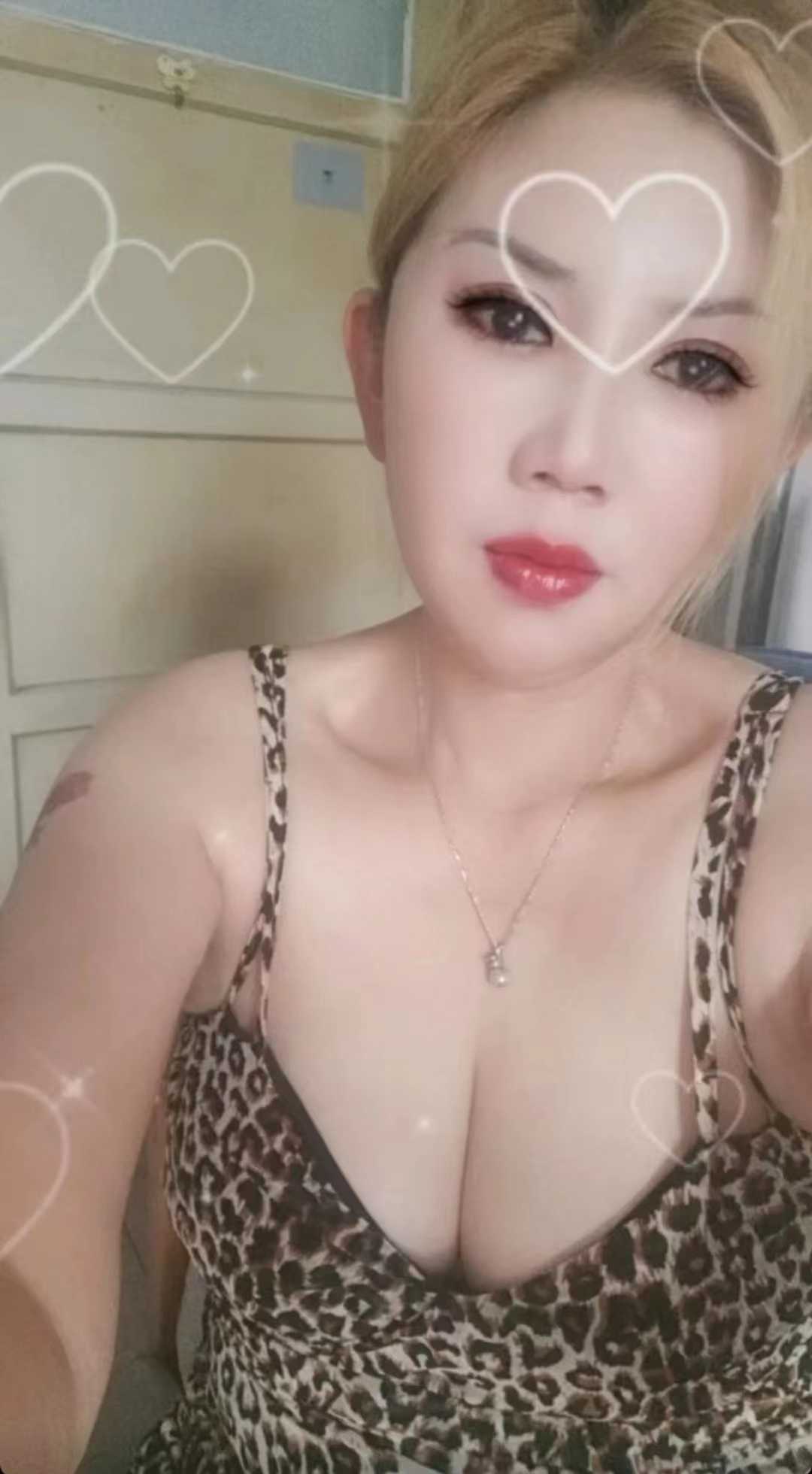 天桥区大胸金发妖女
