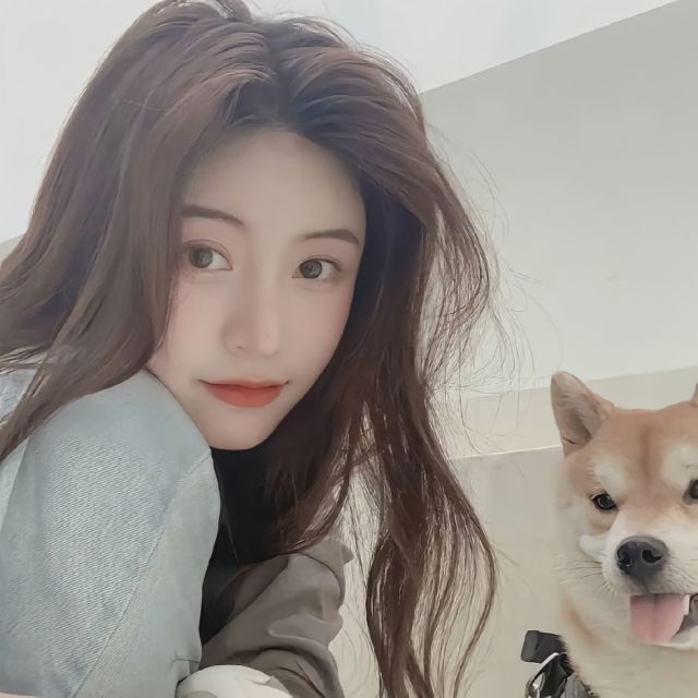 妹子身材比例很好，胸摸起来很软， pa~pa时很配合的做出各种姿势，调情sao话不断。