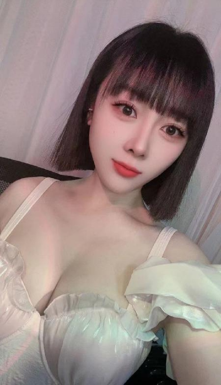 普陀风Sao短发大奶艾琳