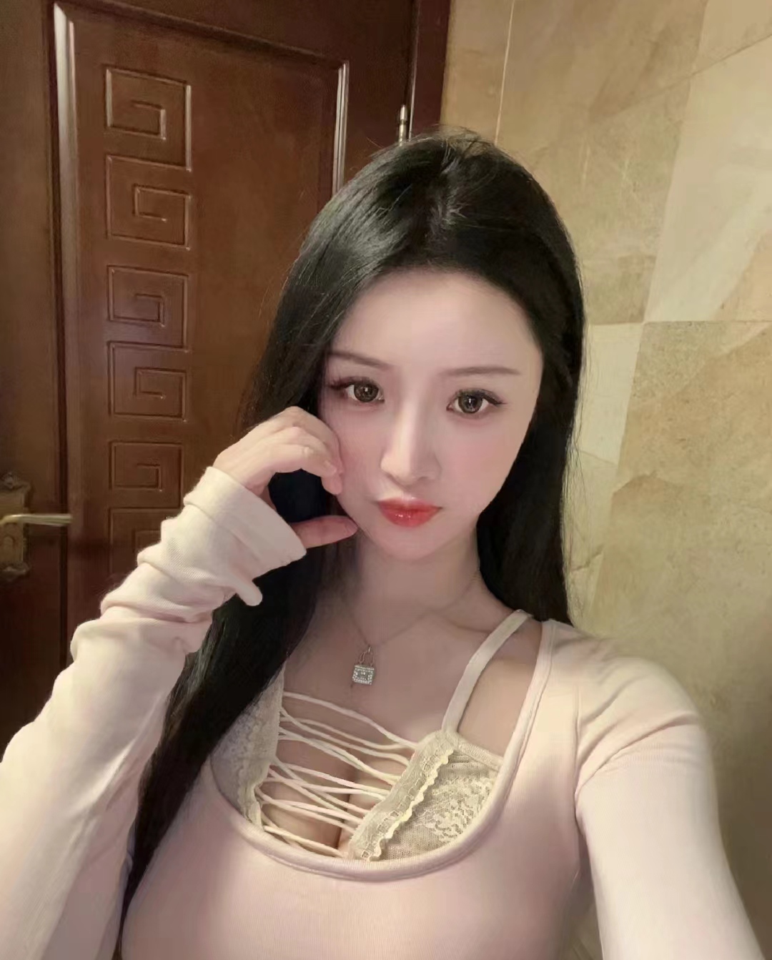 分享一迷人的小姐姐