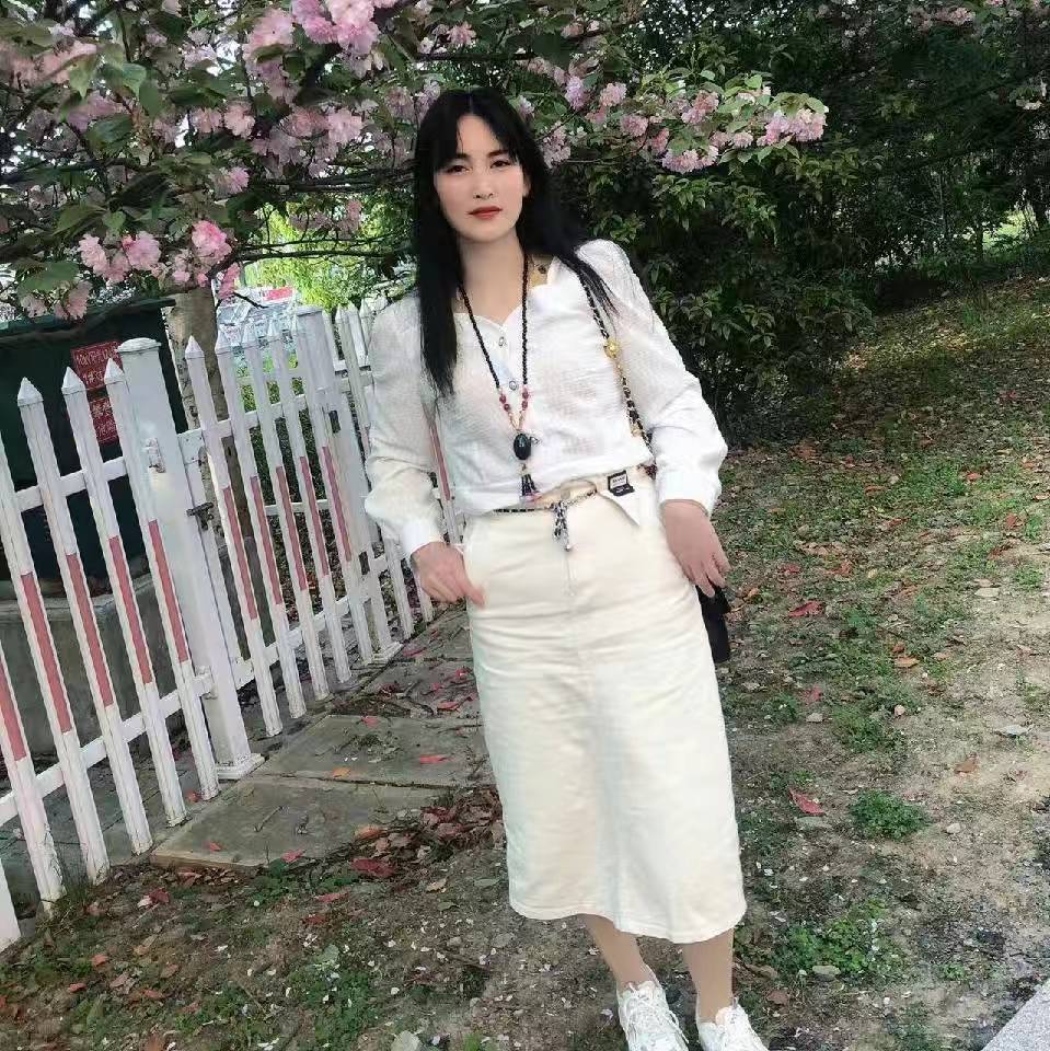 四川人  年龄35  身高162  体重102