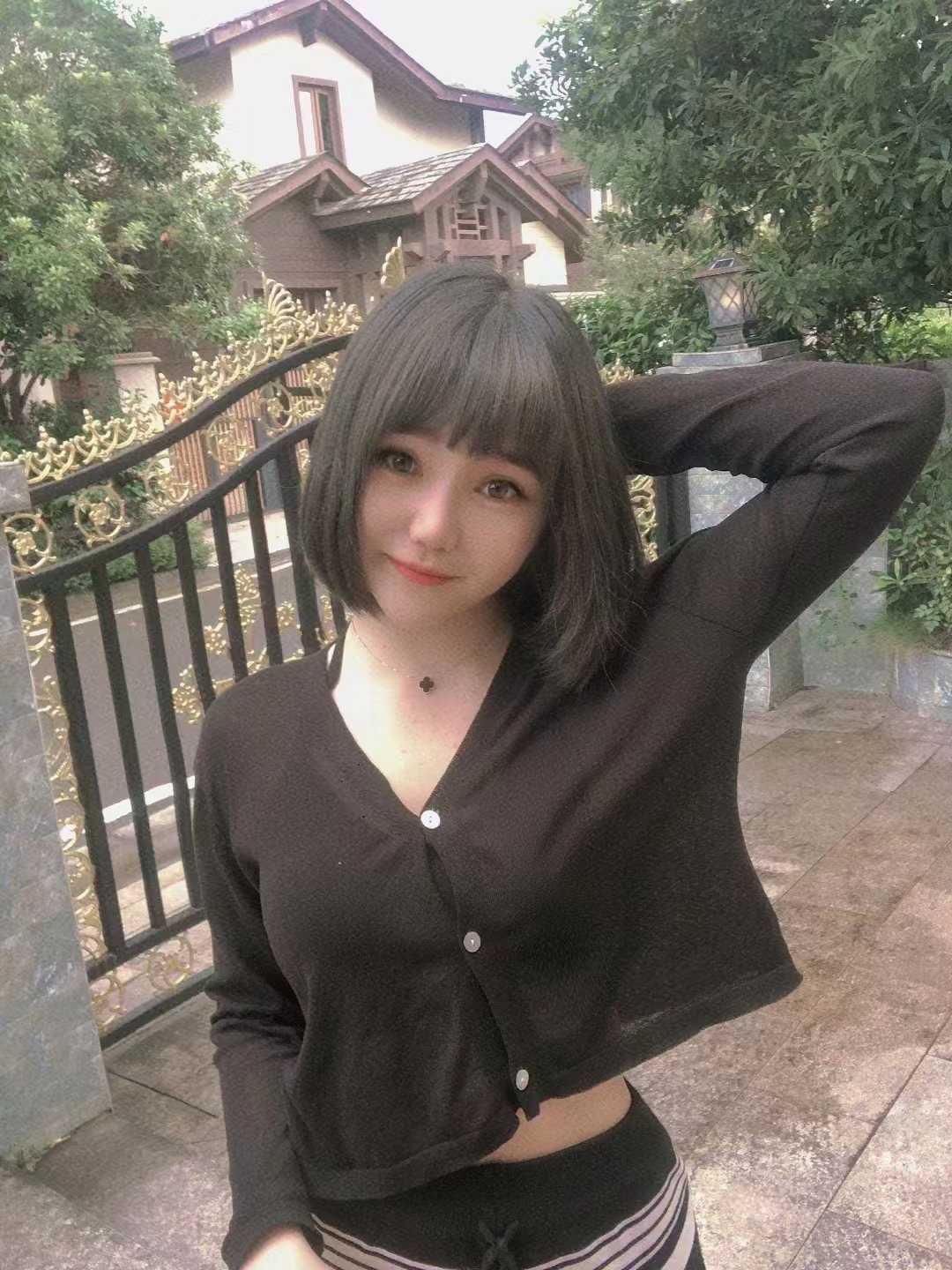 福田短发性感甜妹
