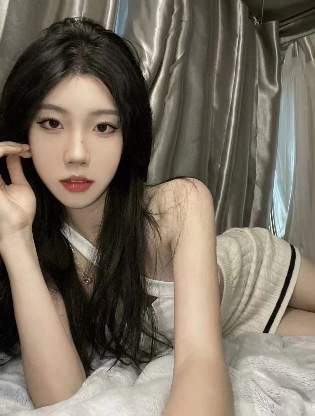 涵涵小姐姐年轻漂亮