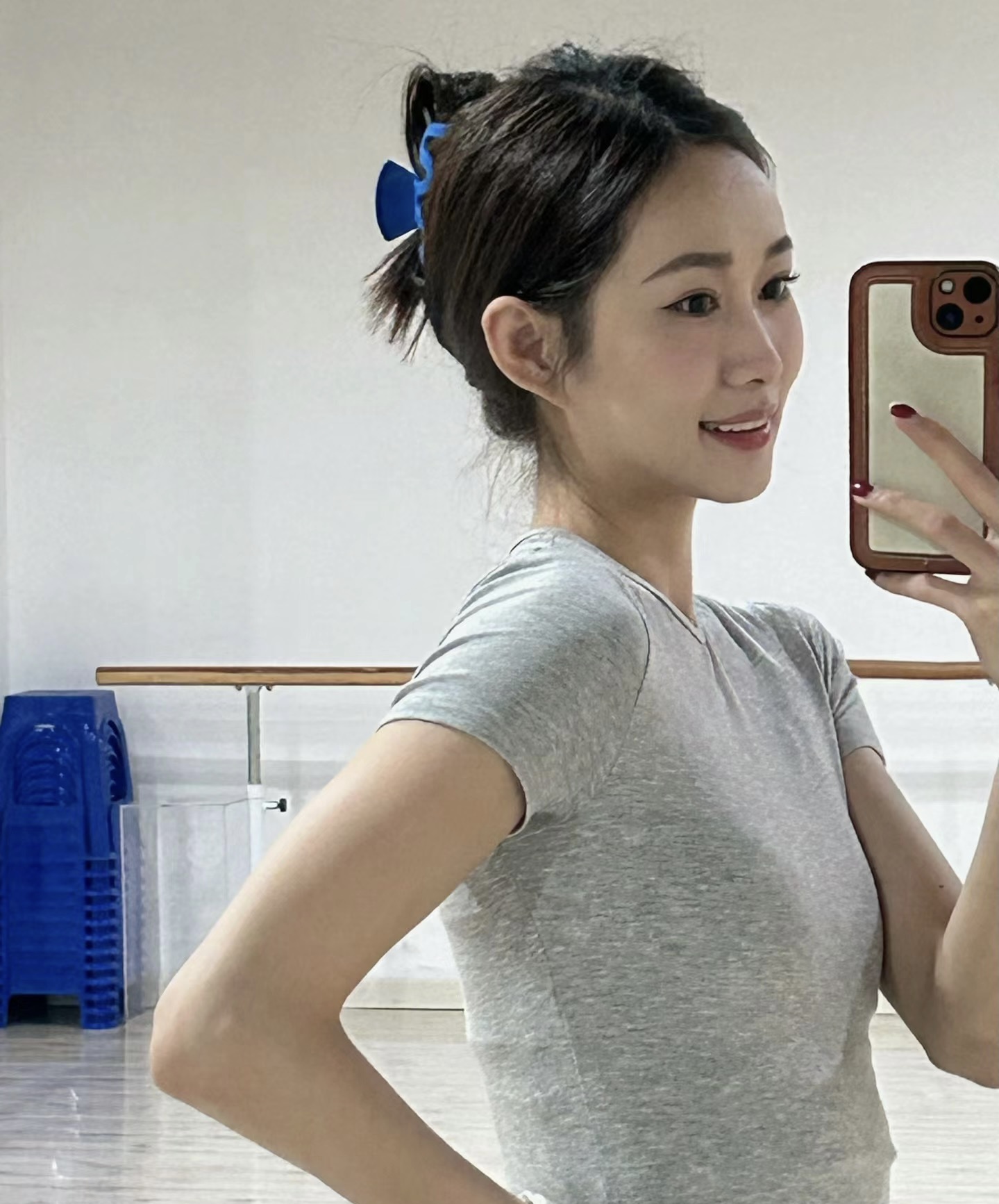 瑜伽老师刚下海不久