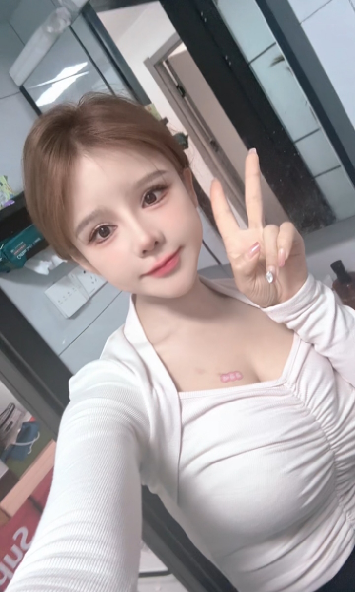 大奶翘臀健身小姐姐