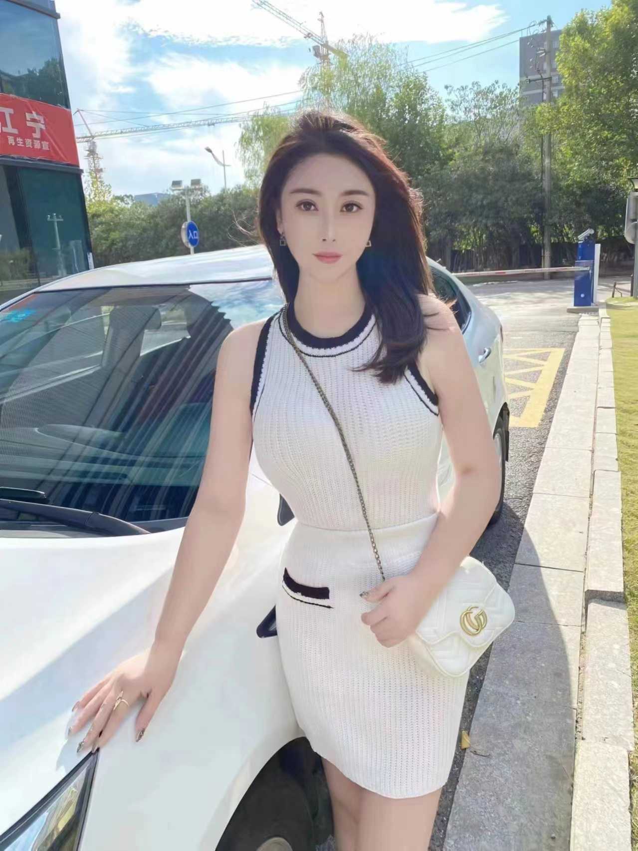 说话声音很柔的小美女