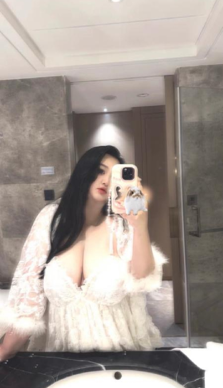 西湖区巨乳小景甜