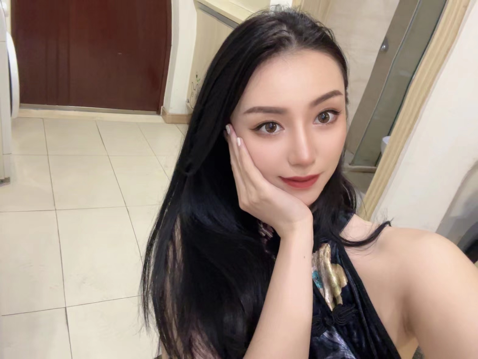 可以外卖也可以提供地方的小姐姐