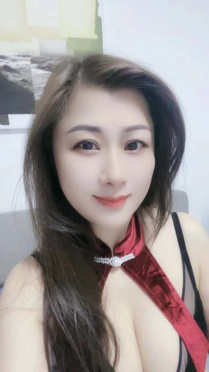 七宝丰满惹火冰冰