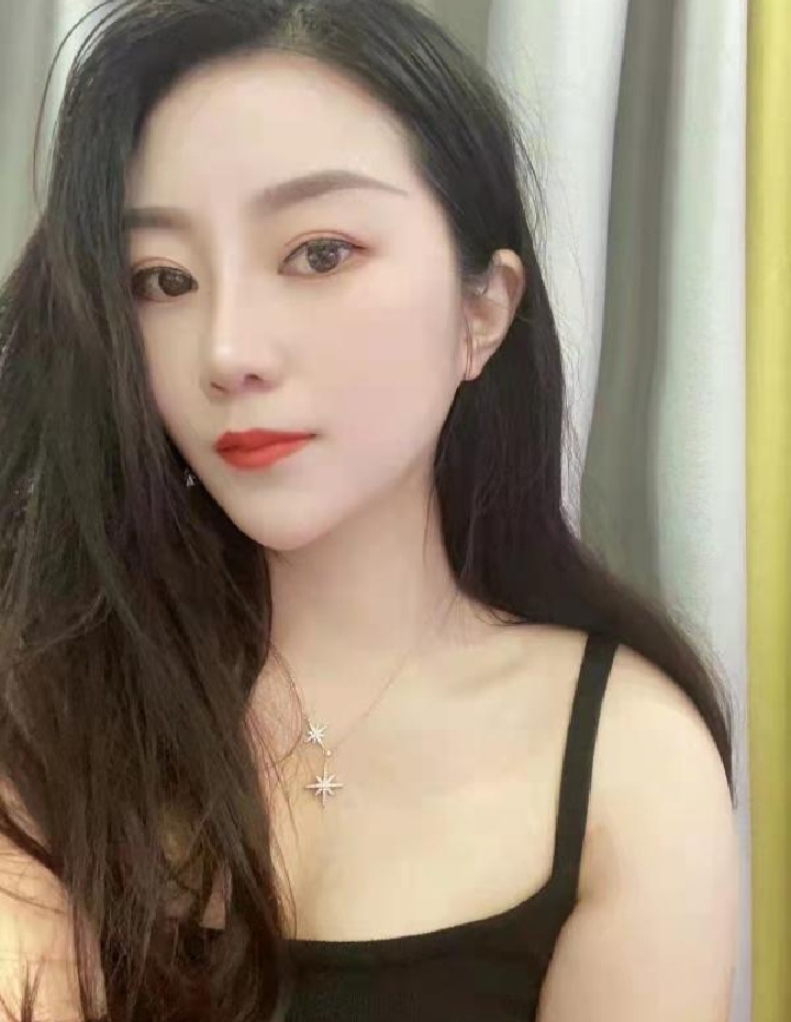 秦淮区柔美气质小姐姐