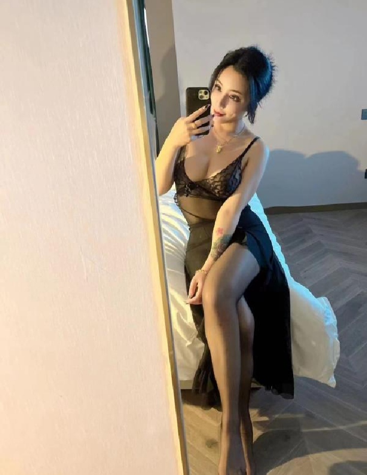 铁西长腿丝袜制服桃子