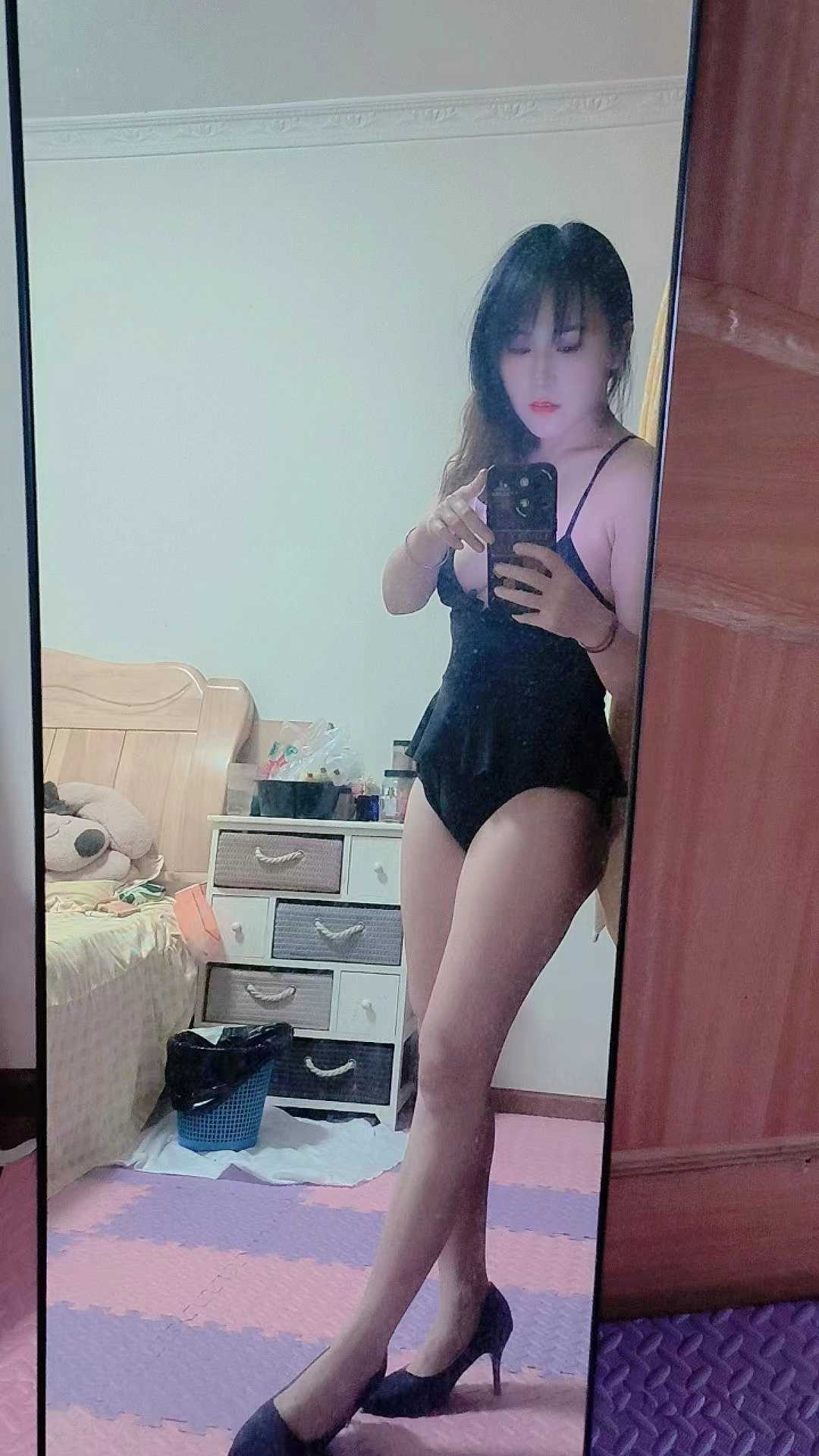 体验苗条刺激小姐姐