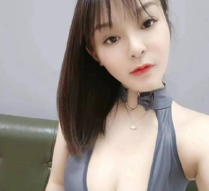 肤白丰润服务热情少妇