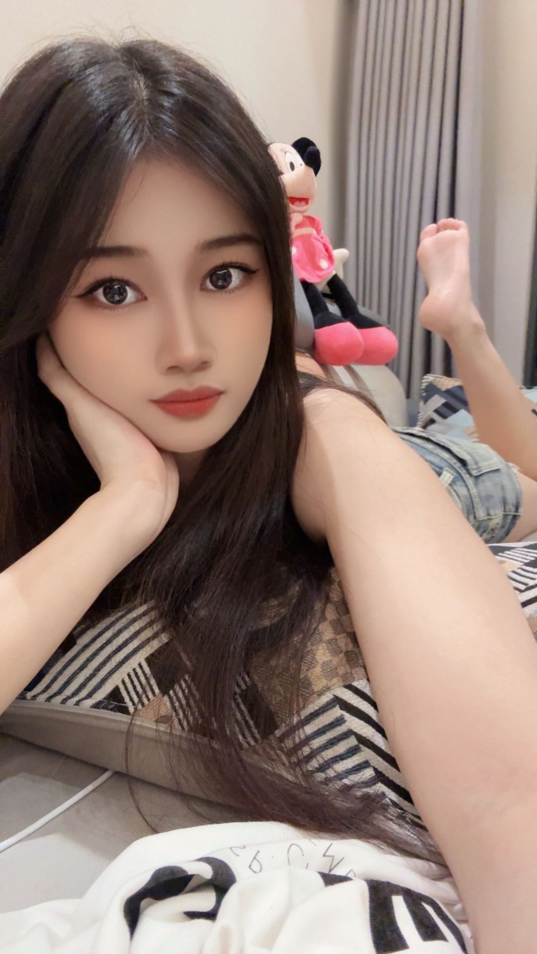 个人兼职美眉 第一次接触 希望哥哥们多关照