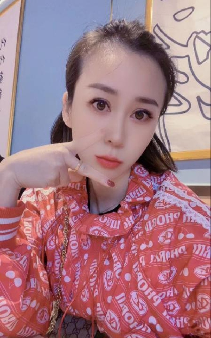 朝阳性感短发丽莎