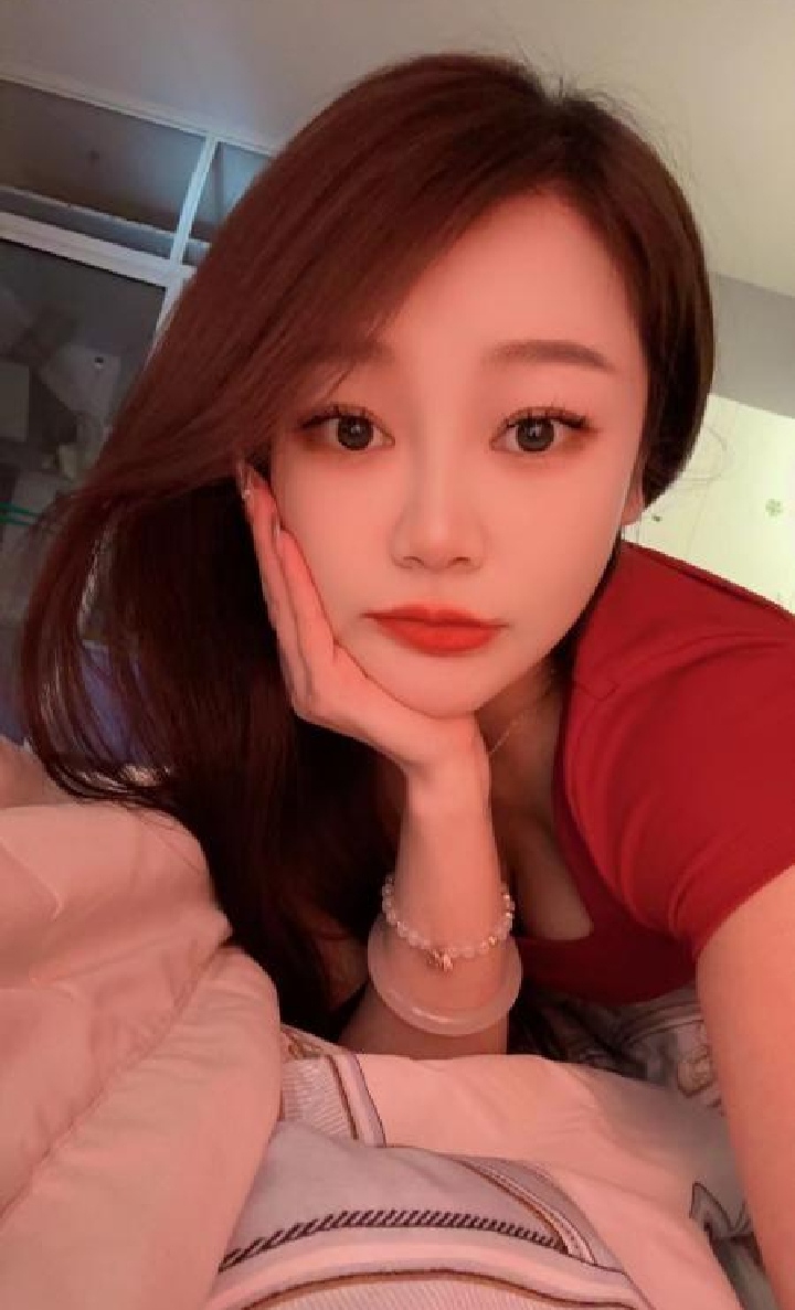 蜀山漂亮火辣小姐姐