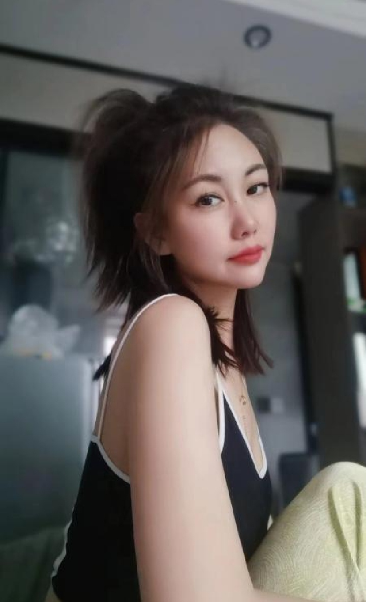 越秀妙曼轻熟女南乔