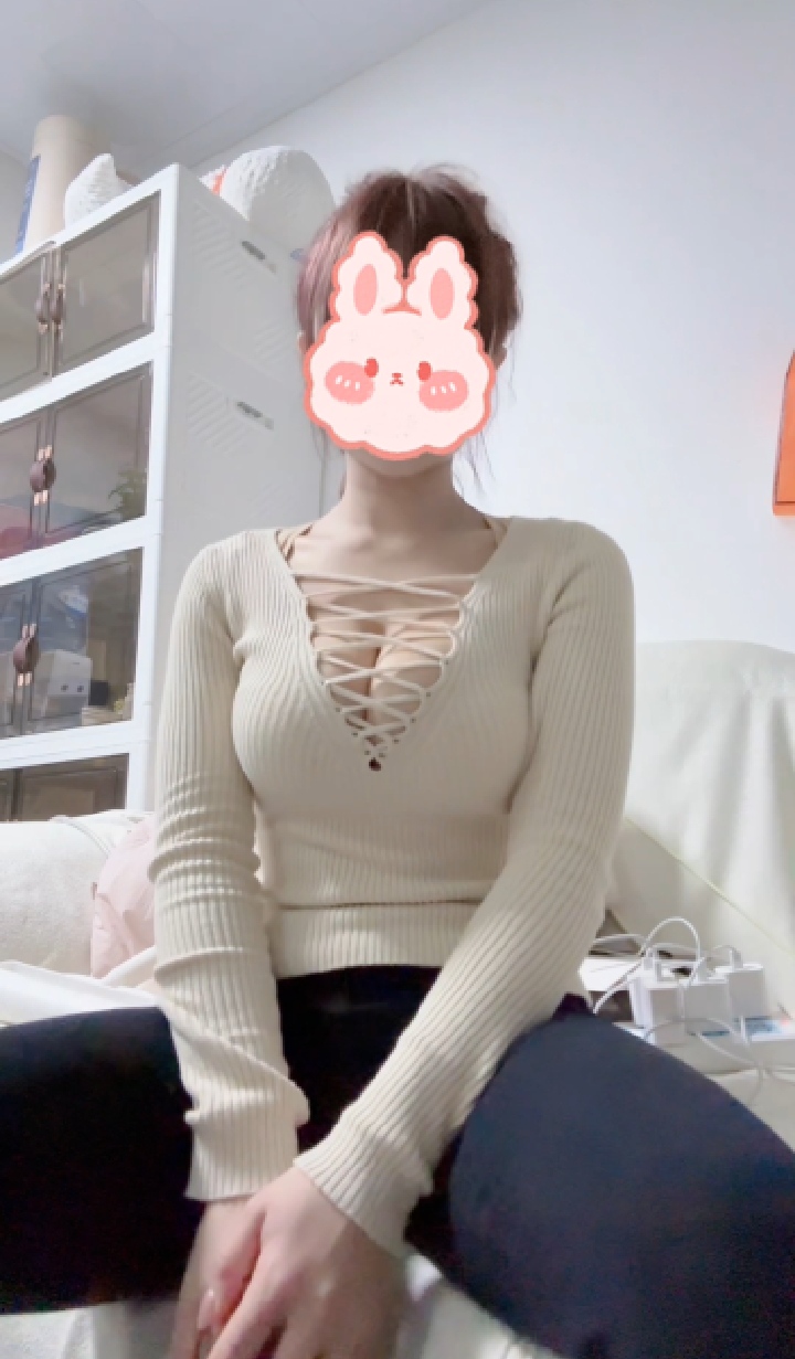 大奶子翘臀健身小姐姐