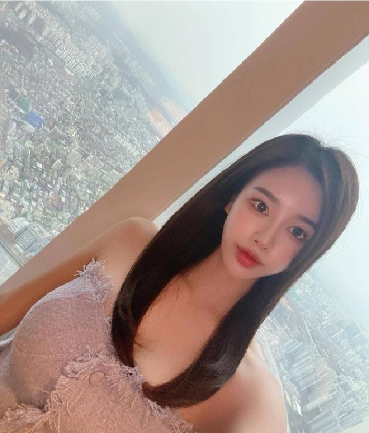 诱人水蛇腰火辣嫩妹