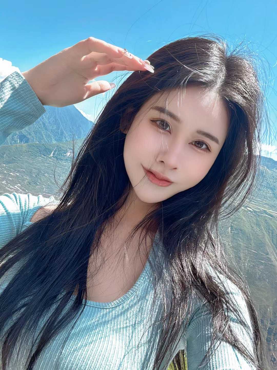 非常漂亮且优雅的小姐姐