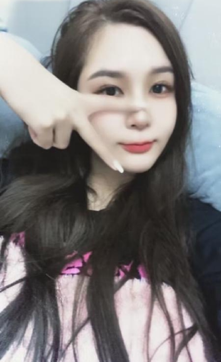 雨花黑丝大长腿混血芬达