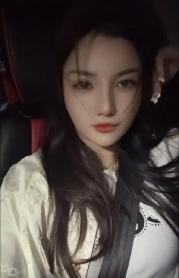 田林性感大奶乐乐