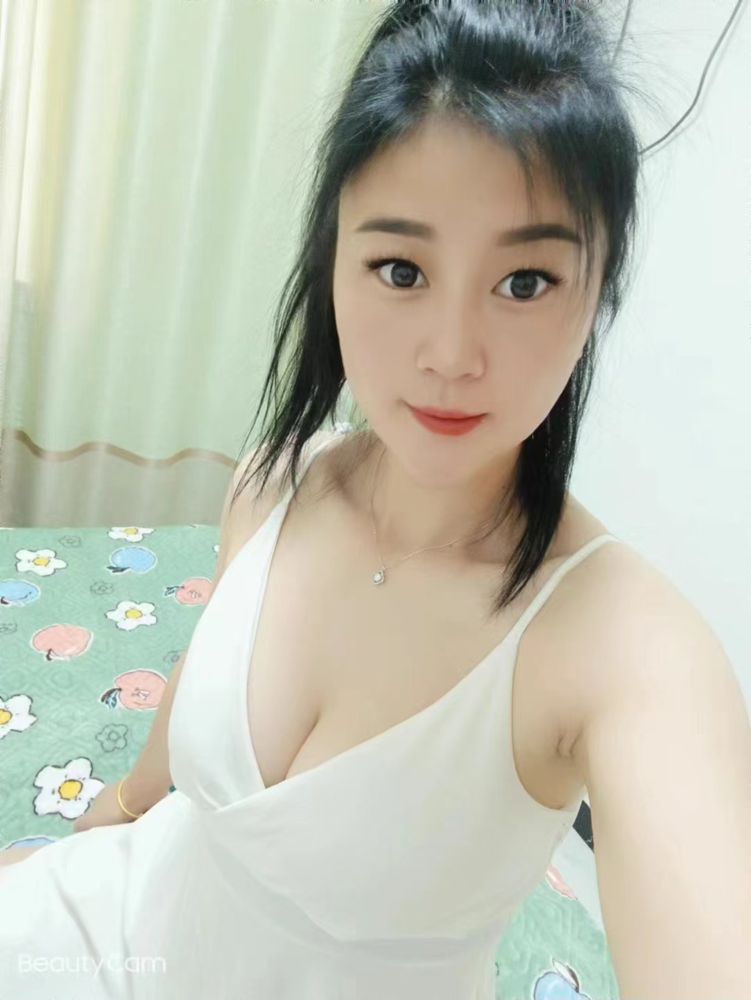 二七区丰满制服诱惑小少妇