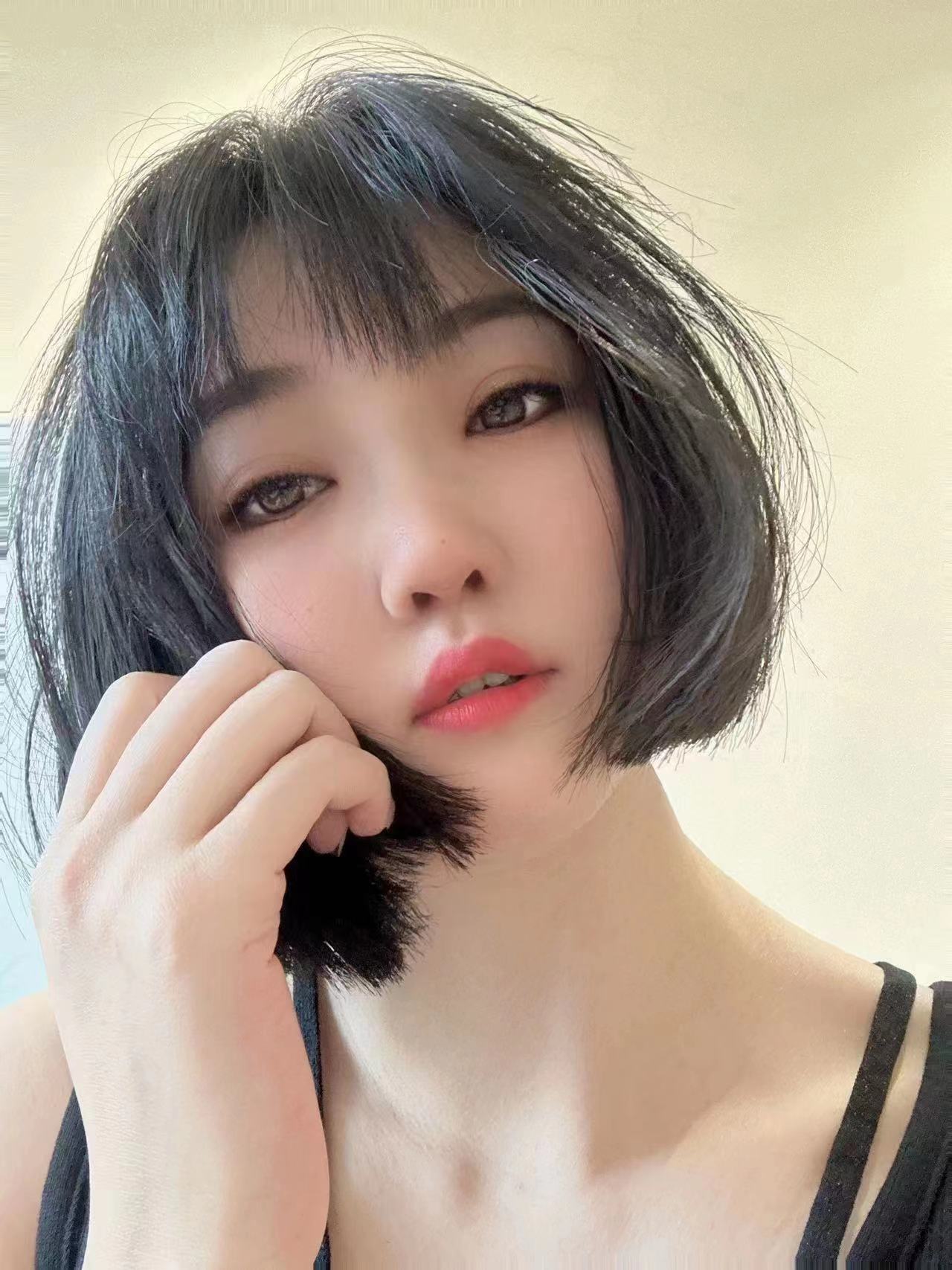 碑林区短发大长腿辣妹