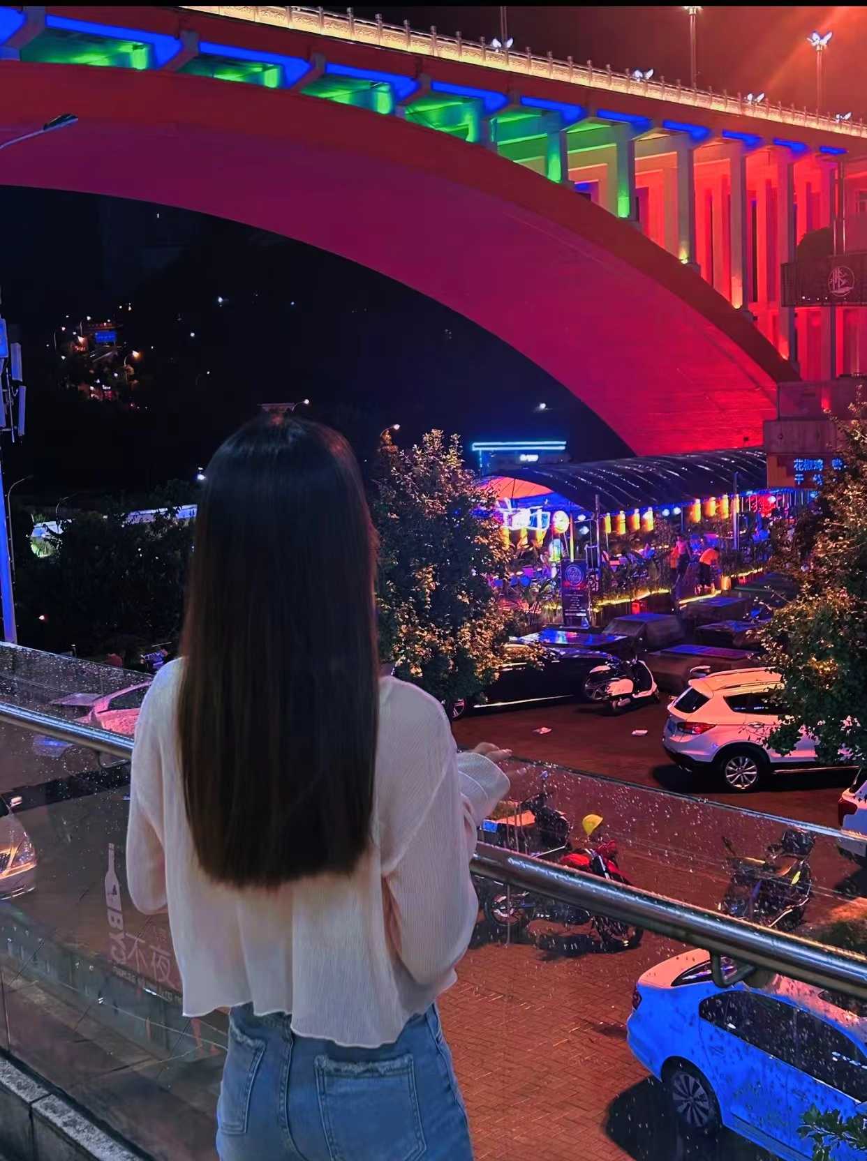 小姐姐天然美活力无限