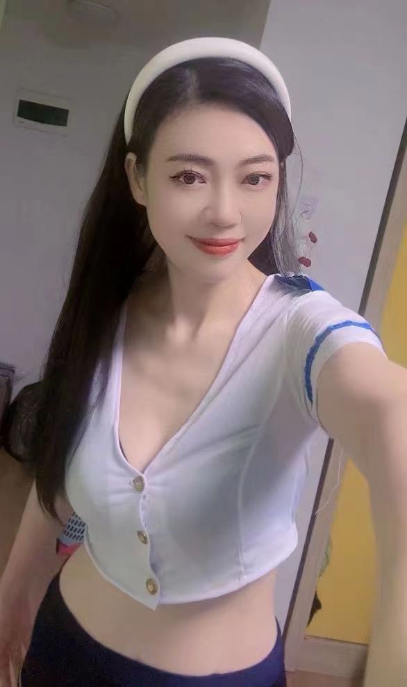 龙华纯欲美女若雨