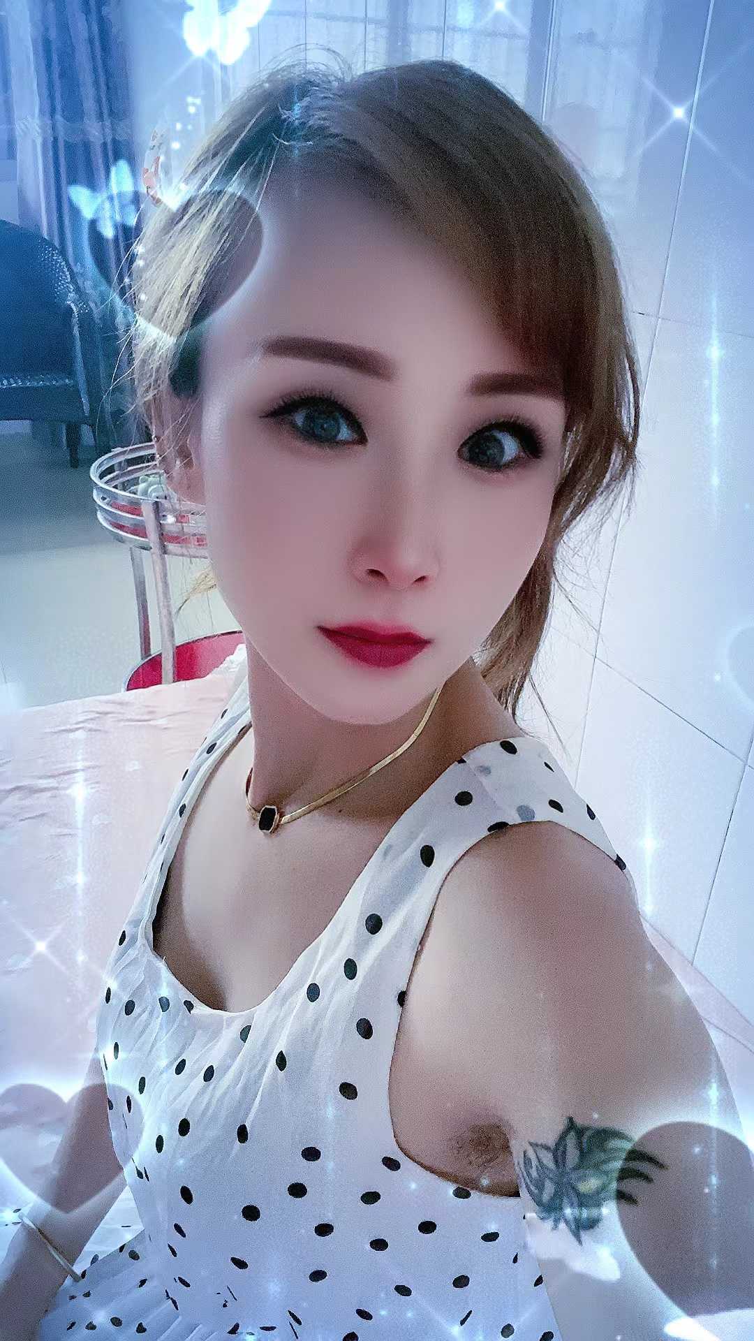 遥控上楼，方便好找，性格温柔开朗，玩的开，口技很好，照片与本人没有太大差别，值得一试！