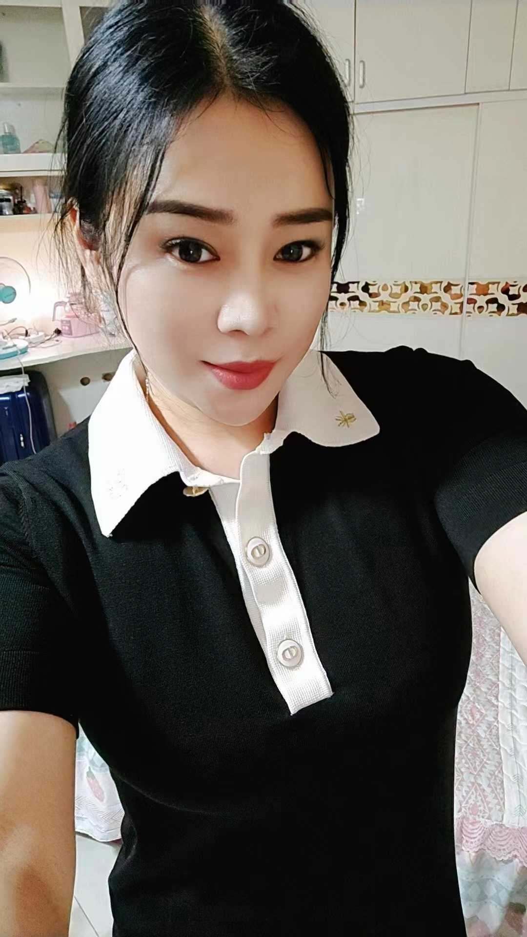 潘家园丰满惹火熟女紫薇