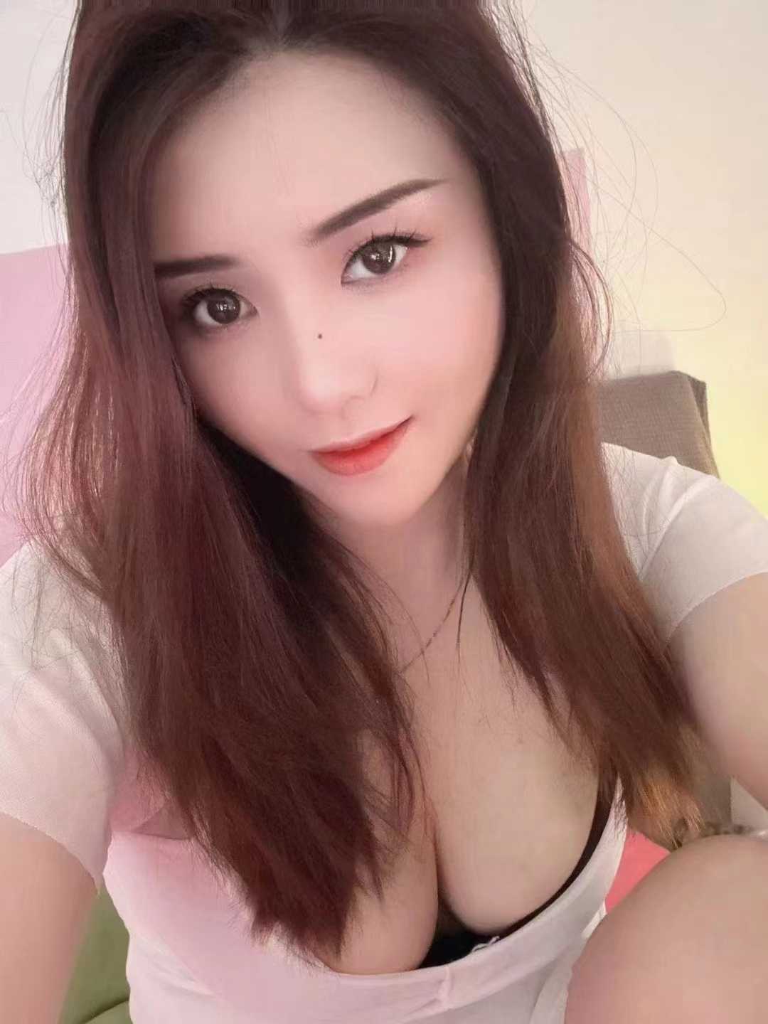 大沙东丰满惹火老师燕子