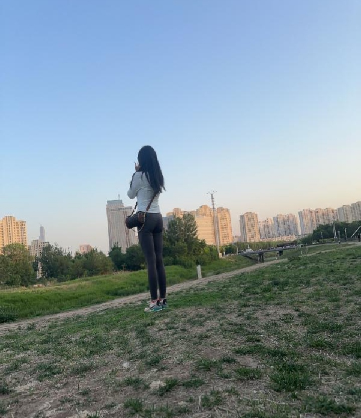 河西销魂瑜伽裤小姐姐